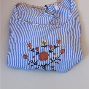 Cute summer croptop with Flowy sleeves !